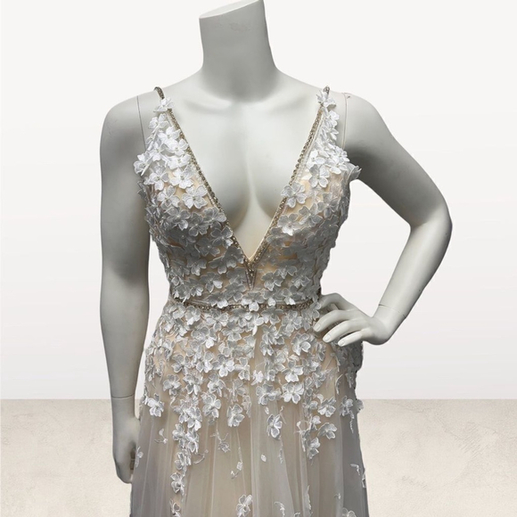 Mac Duggal Embellished Ivory and Peach Floral Appliqué Size 12 Style 22845 NWOT - Picture 9 of 16